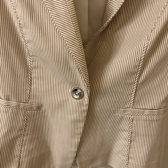 White House Black Market Cream Blazer with Notched Lapel - Picture 3 of 7